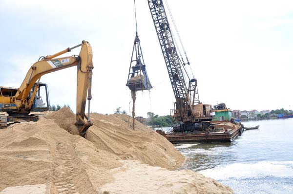 Xuất khẩu cát nhiễm mặn