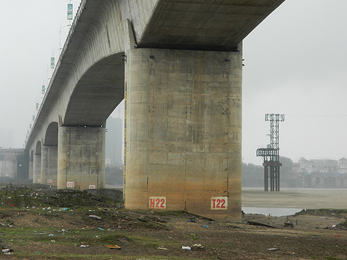 Nứt trụ cầu Vĩnh Tuy (Hà Nội): Báo động an toàn công trình! (3)