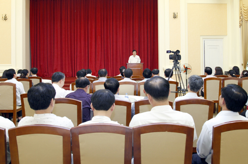 Bộ trưởng Trịnh Đình Dũng: Đầu tư cho con người là đầu tư phát triển đất nước - 092801baoxaydung_4.jpg