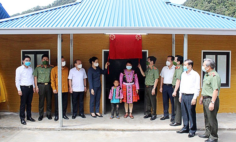 Tỉnh Hòa Bình: Hơn 2.100 hộ nghèo, cận nghèo huyện Đà Bắc sẽ được hỗ trợ nhà ở