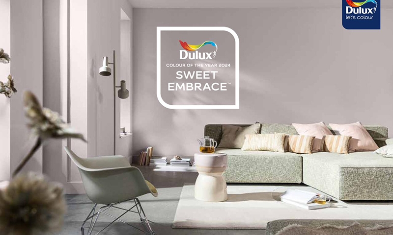 Dulux kết hợp với ELLE Fashion Show giới thiệu Màu của năm 2024 Sweet Embrace™ - Hồng khói ấm