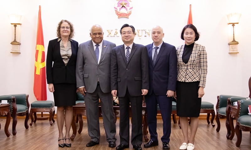 Bộ trưởng Nguyễn Thanh Nghị tiếp Đại sứ đặc mệnh toàn quyền Cộng hòa Cuba tại Việt Nam