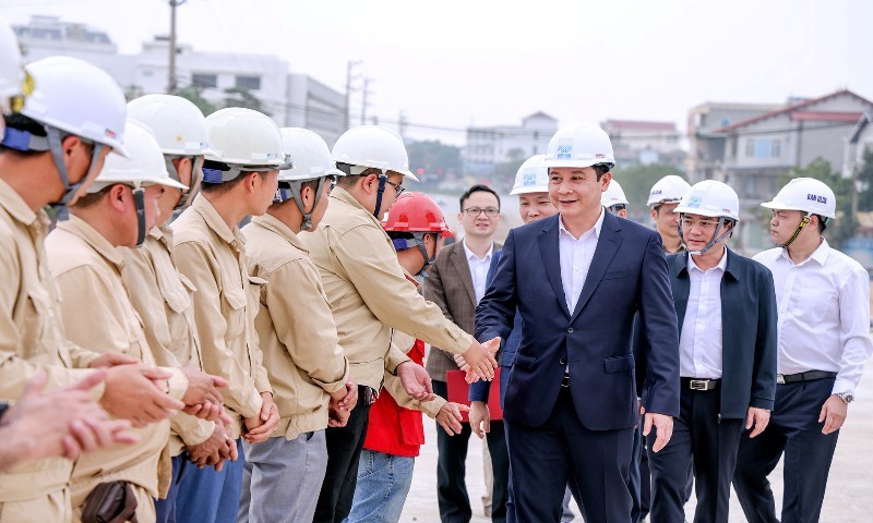 Vĩnh Phúc: Kiểm tra công trình xây dựng cầu vượt đường sắt trên đường Nguyễn Tất Thành