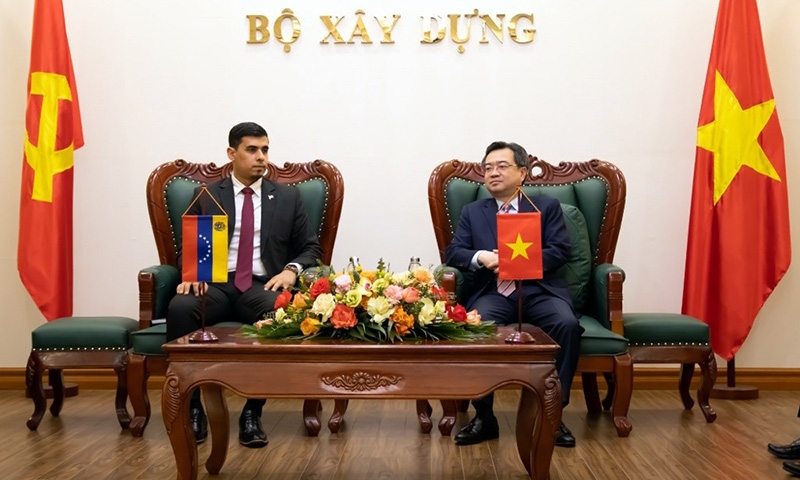 Minister Nguyen Thanh Nghi meets Ambassador Extraordinary and Plenipotentiary of the Bolivarian Republic of Venezuela in Vietnam
