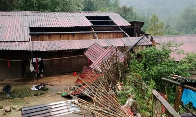 Tuyên Quang: Hơn 100 ngôi nhà bị tốc mái, hư hỏng do giông lốc