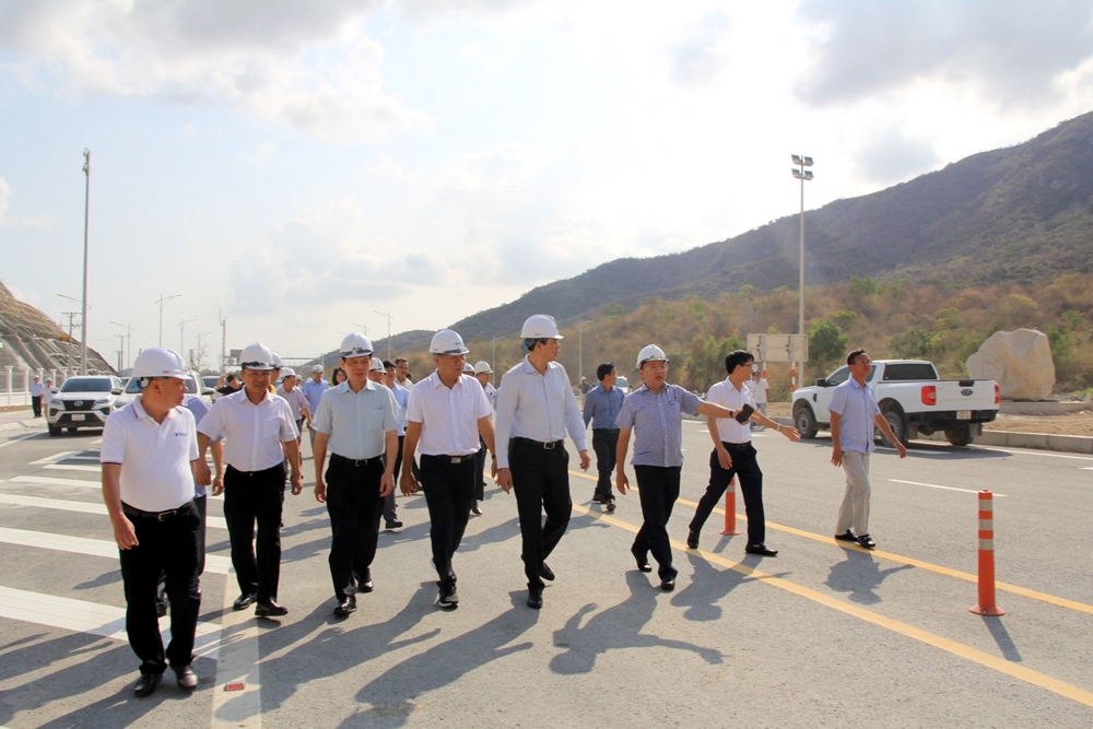 Chấp thuận kết quả nghiệm thu để đưa vào khai thác cao tốc Cam Lâm - Vĩnh Hảo
