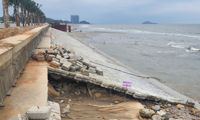Thanh Hóa: Đường ven biển chưa bàn giao đã hư hỏng nghiêm trọng