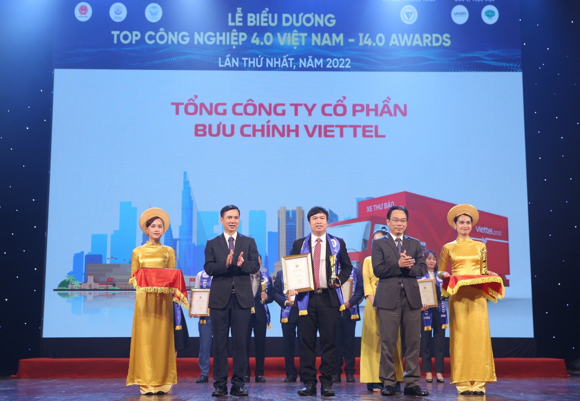 Viettel được vinh danh tại toàn bộ các hạng mục chương trình biểu dương Top công nghệ 4.0 Việt Nam
