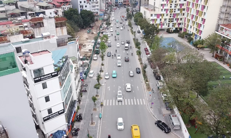 Hà Nội: Đường Huỳnh Thúc Kháng kéo dài biến thành bãi trông giữ xe khổng lồ