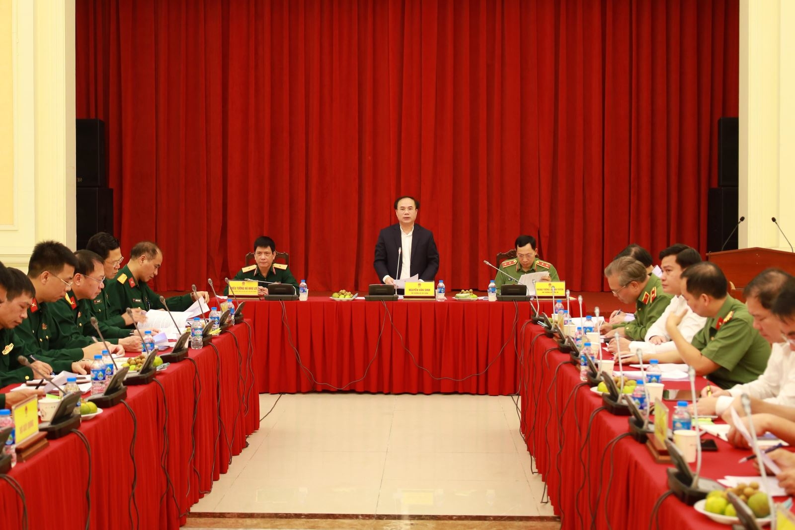 Thứ trưởng Nguyễn Văn Sinh chủ trì hội nghị về chính sách nhà ở cho lực lượng vũ trang